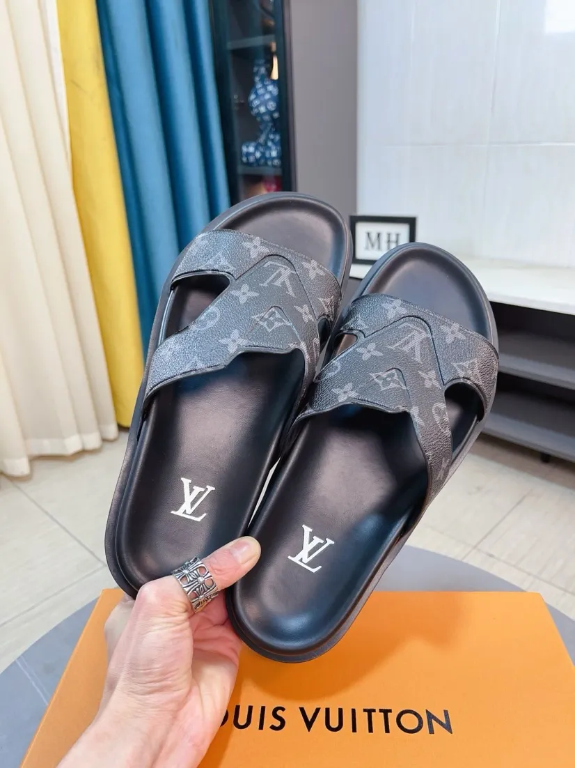 Men's shoes💰300🌹🌹【LV】Multi-color new men's slippers, original quality top version, original special cowhide presbyopia print➕sheepskin on the inside and side, non-slip combination sole, more stable walking, more comfortable and lightweight, high-end and generous, size: 38~44